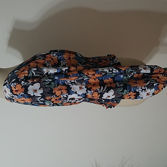 New. No tags. Floral Blouse - Picture 5 of 5